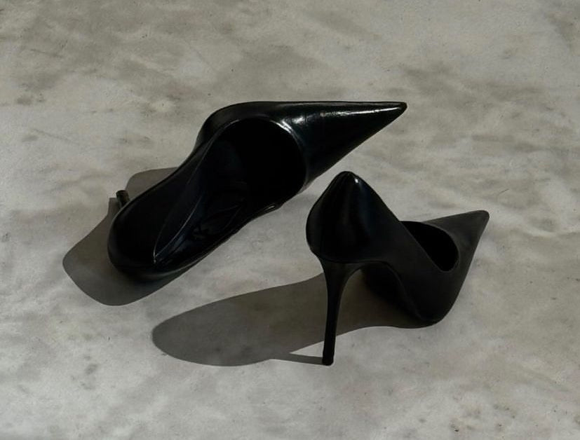 The Evolution and Influence of the It Girl